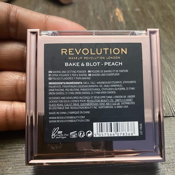 Revolution Beauty Bake and Blot
Face Powder 5.5g Peach - Picture 3 of 3